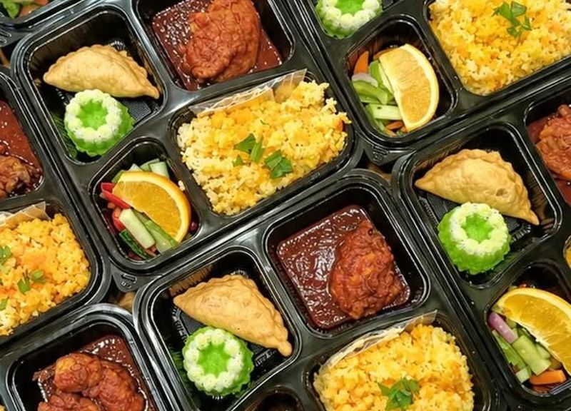 Set Cahaya Raudhah dalam kotak bento hitam